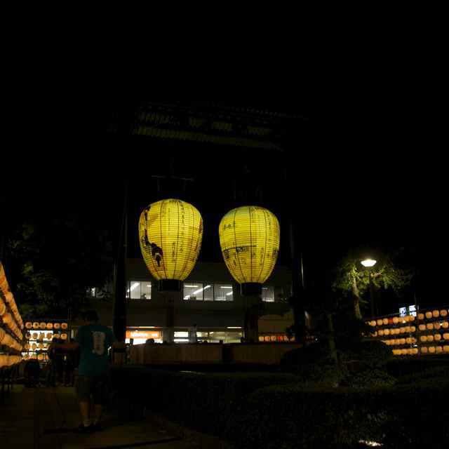 今年も中津川駅前の大提灯に灯が入った。