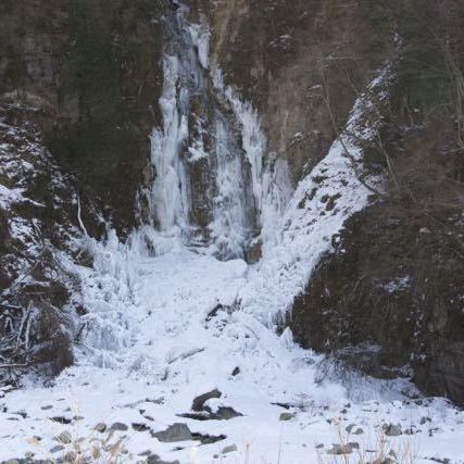 今年の寒波は凄い、上臈の滝が凍結。