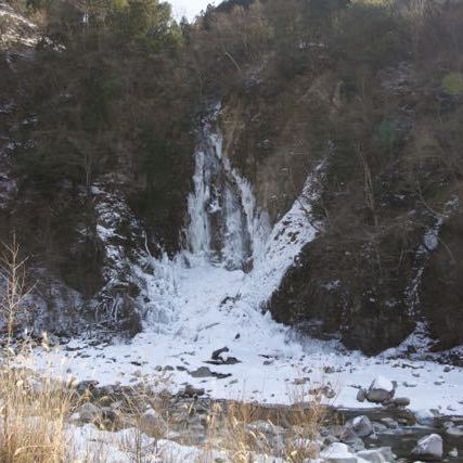 今年の寒波は凄い、上臈の滝が凍結。