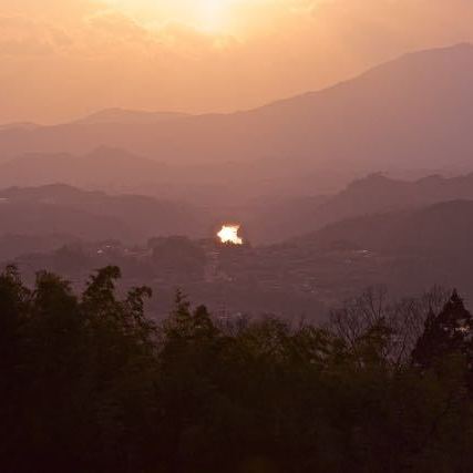沈む夕陽を追いかけて、中山道新茶屋夕陽の丘。
