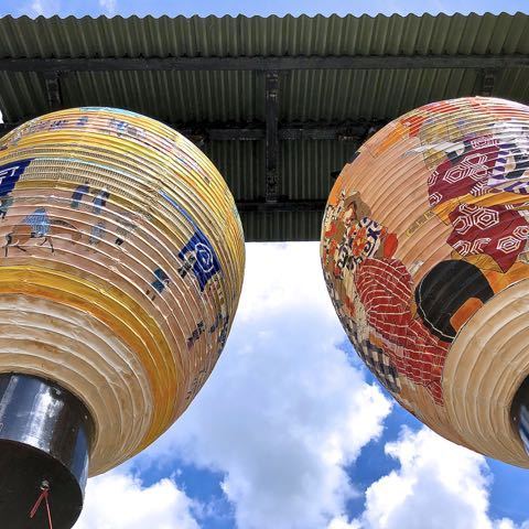 中津川の夏祭り「おいでん祭」シンボル、中津川大提灯。