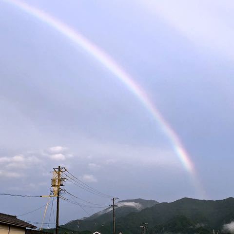 恵那山の上、物凄く綺麗な虹が出た。