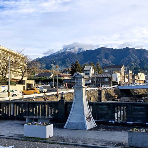 今季節初冠雪の恵那山お目見え。