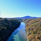 木曽川奥恵那峡の絶景黄葉とエメラルド水。