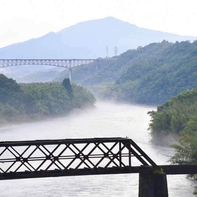 今日の奥恵那峡、木曽川には幻想的な霧が立つ。