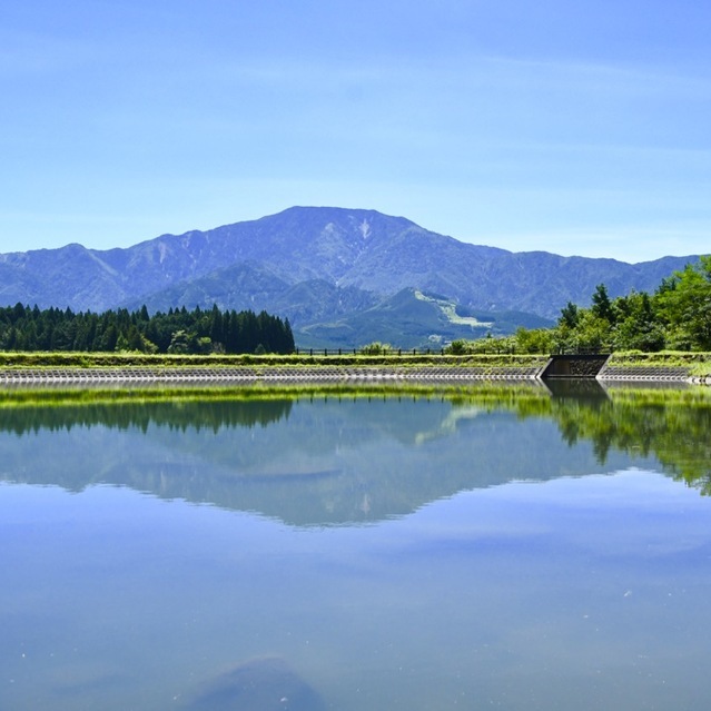 酷暑の逆さ恵那、真夏の恵那山の青緑は素敵。