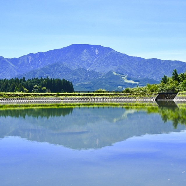 酷暑の逆さ恵那、真夏の恵那山の青緑は素敵。