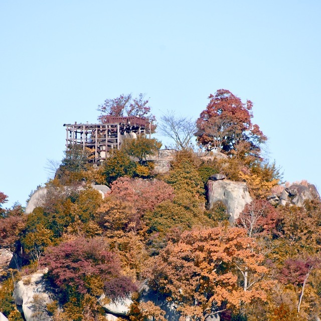 天空の城、絶景山城日本一苗木城、紅葉風景。