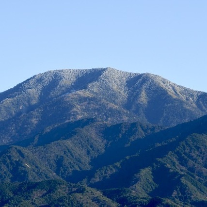 雲一つない！青空映え‼︎ 青い山脈、百名山恵那山