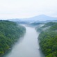 木曽川の川霧湧く風景