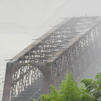 霧の北恵那鉄橋