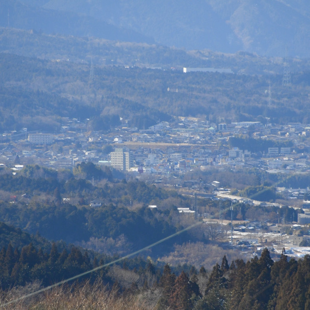 中山道馬籠宿陣場の展望台から中津川の町が見える、