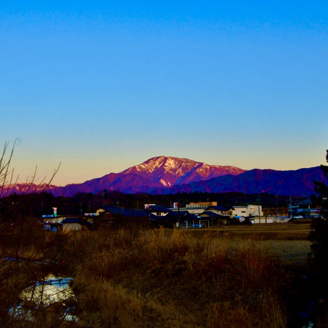 夕焼けに染まる恵那山