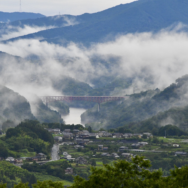 雨上がりの風景 雨上がりの木曽川と笠置山と川霧