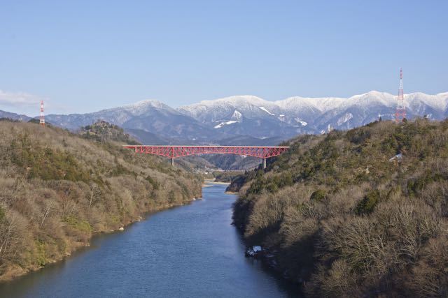 2月の美恵橋から城山大橋、奥恵那峡の冬景色。