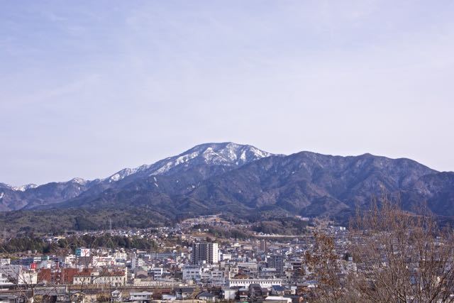 春近し、恵那山の雪解け。