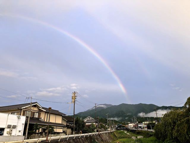恵那山の上、物凄く綺麗な虹が出た。 border=