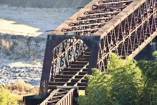 旧北恵那鉄道木曽川橋梁、通称、北恵那鉄橋。上地ラクダの背中から撮影。