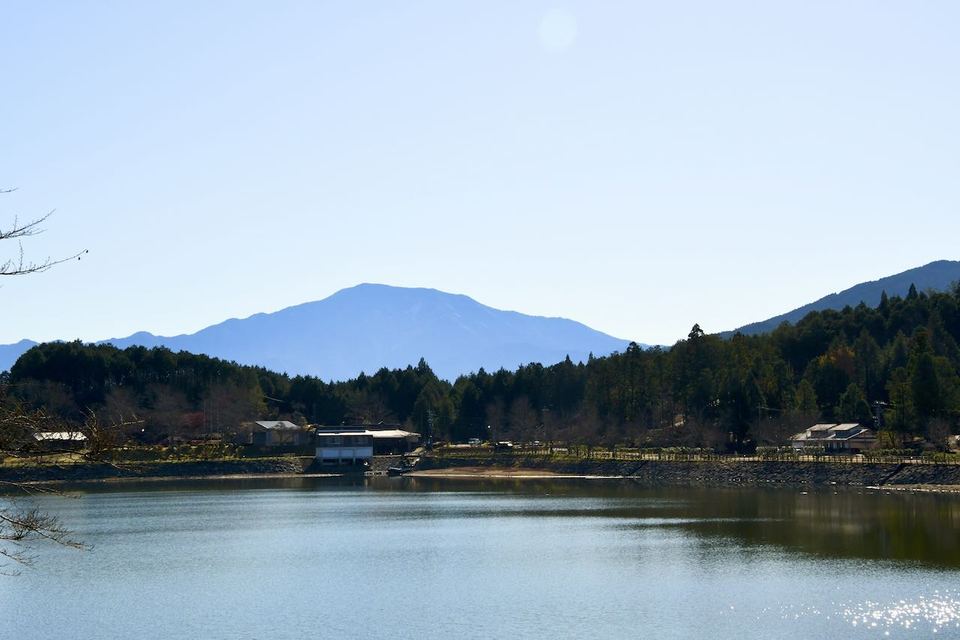 椛の湖から百名山恵那山の風景