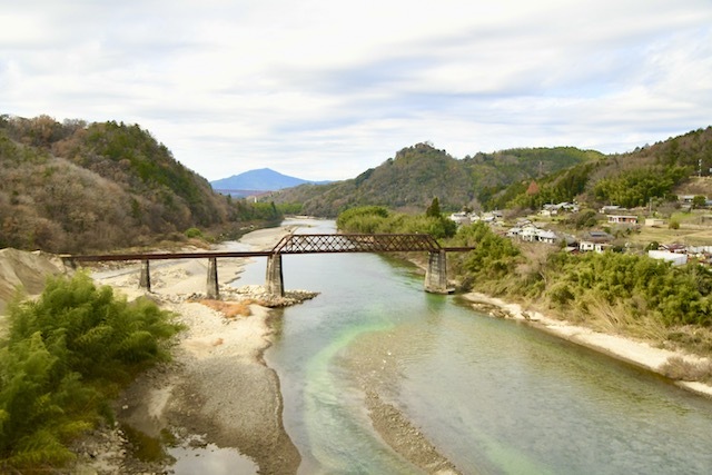 木曽川奥恵那峡の風景、赤錆た北恵那鉄橋と苗木城跡,