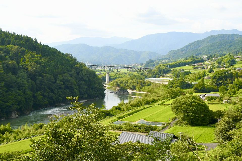 真夏の午後の乙姫岩の風景。