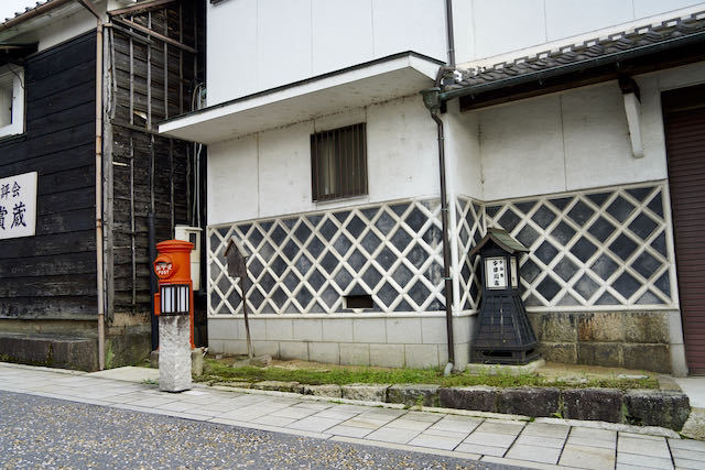 宿場のなまこ壁 中山道中津川宿本町の造り酒屋