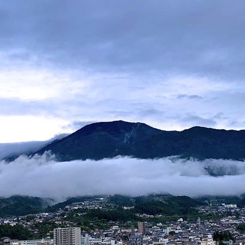 雨上がりの恵那山。