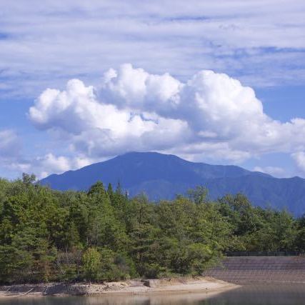 恵那山上空に奇妙なドーナツ雲