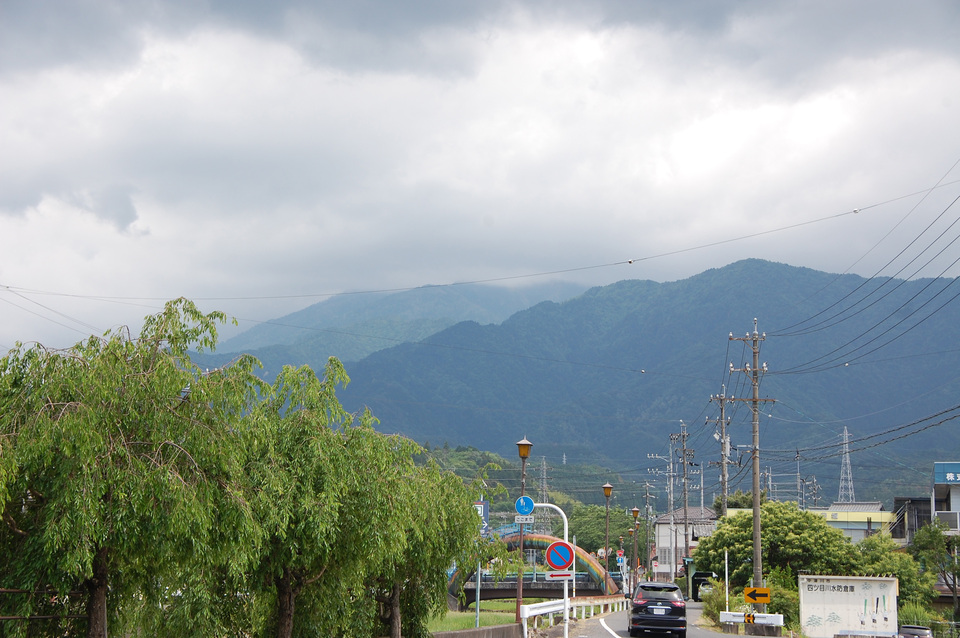 恵那山の上は雲り空