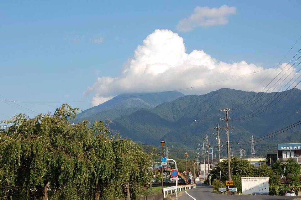 入道雲と恵那山