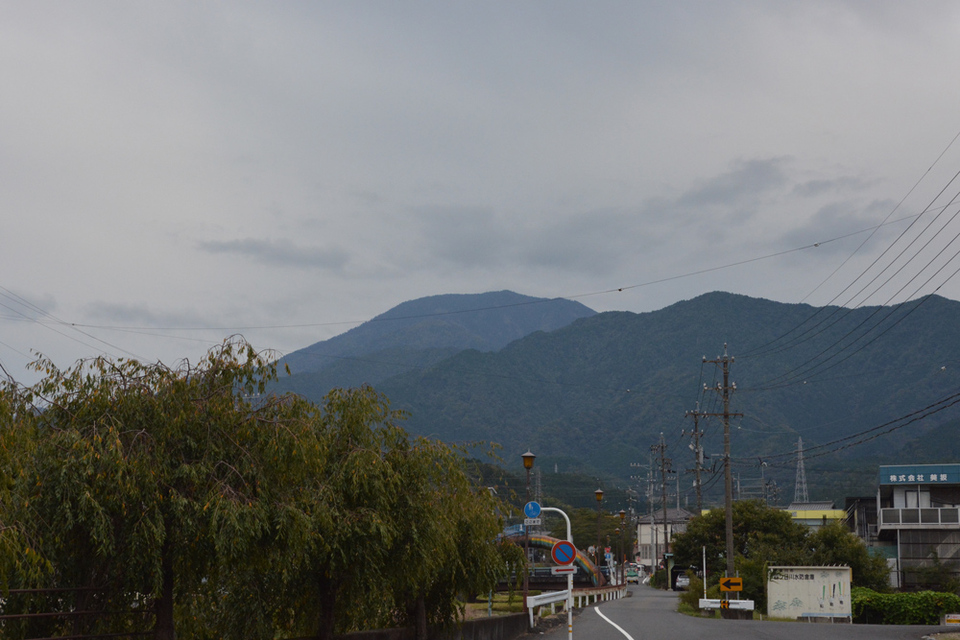 曇り空でも恵那山見えます！
