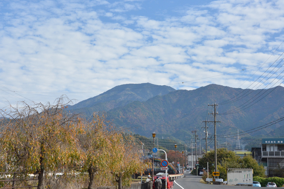 恵那山とふわふわの雲