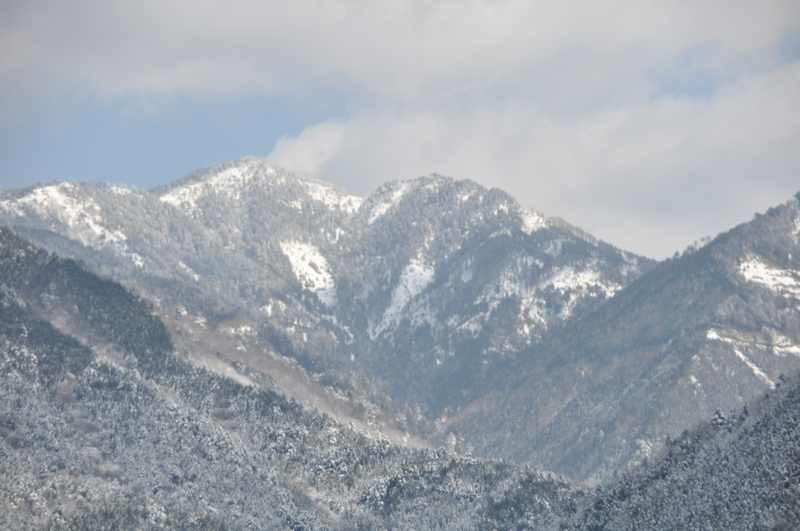 付知峡の雪景色　奥の山は奥三界か？