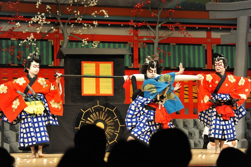 岐阜の宝もの｢地歌舞伎｣のまち中津川。東濃歌舞伎大会を開催します。 border=