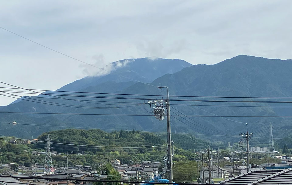 曇り空でも恵那山見えます！