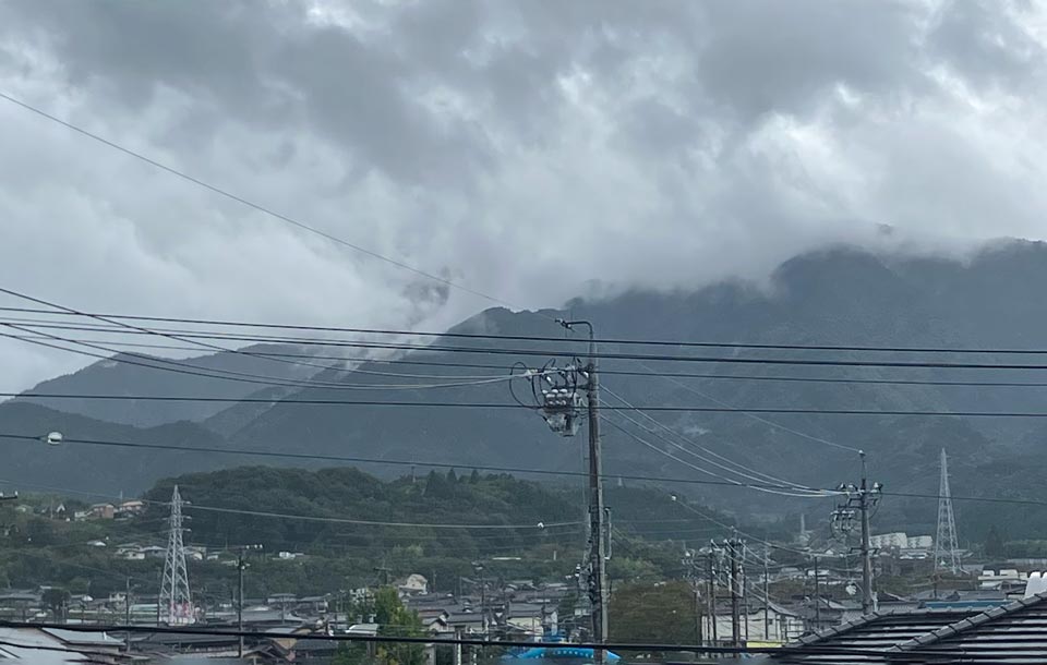 雨が降ったり止んだり border=