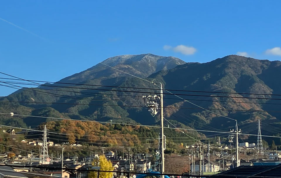 きれいな青空と恵那山 border=