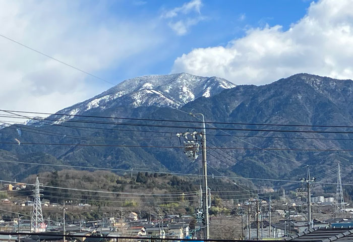 恵那山は雪が残っています