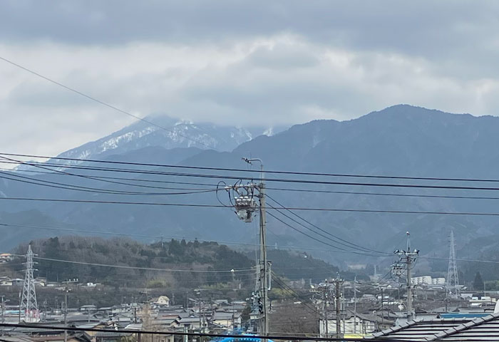 恵那山は雲がかかっていますが...